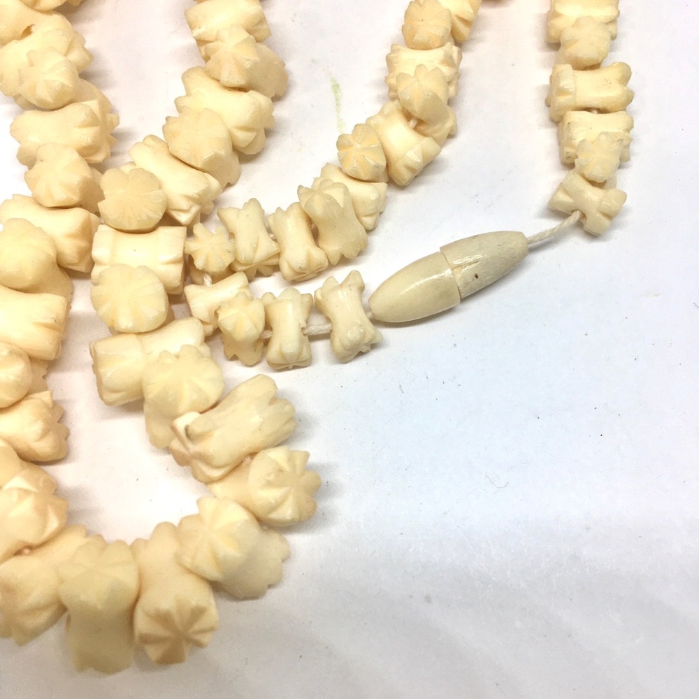Vintage hand carved cream color beads necklace